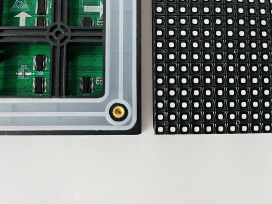Широкий угол обзора и высокая яркость наружного светодиодного экрана SMD1921