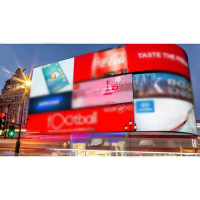 Высокояркий уличный светодиодный экран с водонепроницаемостью IP65, частотой обновления 1920 Гц-3840 Гц и сроком службы 100000 часов