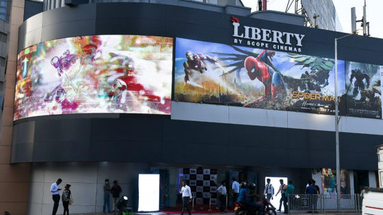 Изогнутый светодиодный дисплей настраиваемый размер экрана для экстремальных температурных условий